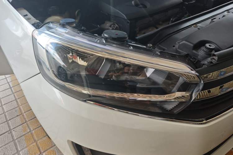 Used Citroen C4 Sega 2016 1.6L Manual Luxury Model Right Front Headlight