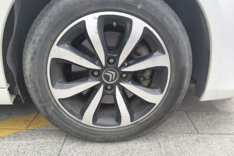Used Citroen C4 Sega 2016 1.6L Automatic Luxury Model Right Front Wheel Hub