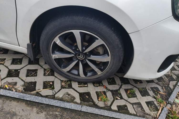 Used Citroen C4 Sega 2016 1.6L Automatic Luxury Model Right Front Wheel Hub