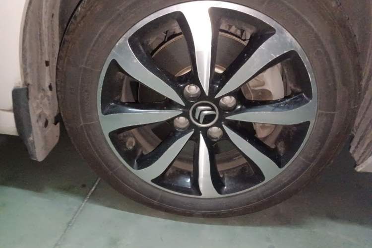 Used Citroen C4 Sega 2016 1.6L Automatic Luxury Model Right Front Wheel Hub