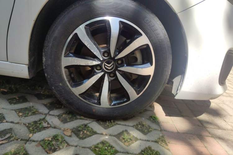 Used Citroen C4 Sega 2016 1.6L Manual Luxury Model Right Front Wheel Hub