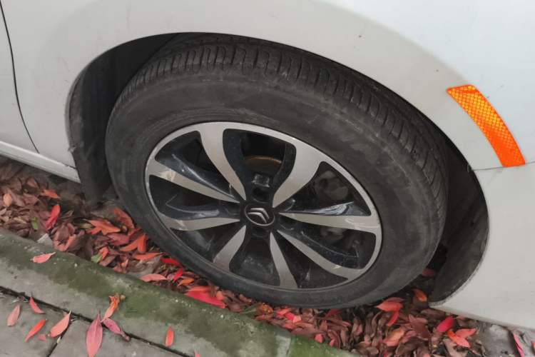 Used Citroen C4 Sega 2016 1.6L Manual Luxury Model Right Front Wheel Hub