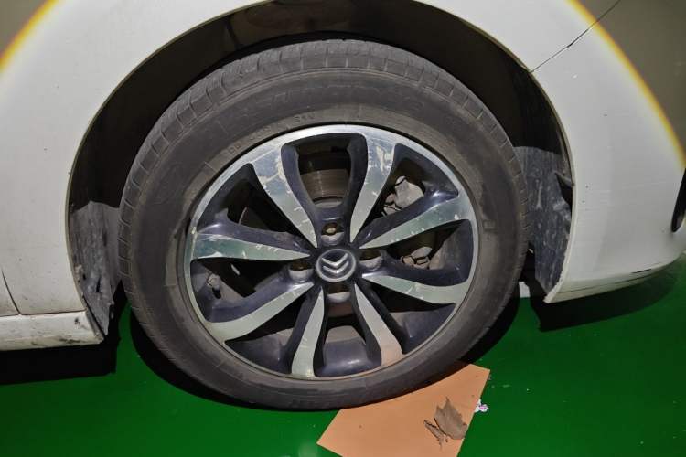 Used Citroen C4 Sega 2016 1.6L Automatic Luxury Model Right Front Wheel Hub