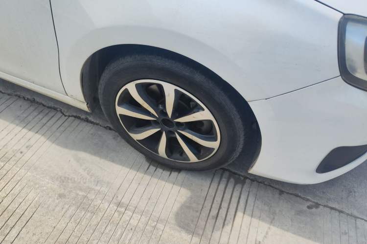 Used Citroen C4 Sega 2016 1.6L Manual Luxury Model Right Front Wheel Hub