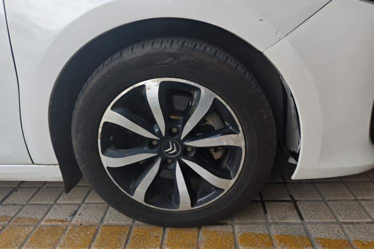 Used Citroen C4 Sega 2016 1.6L Manual Luxury Model Right Front Wheel Hub