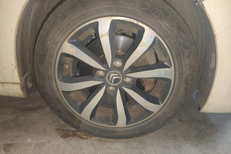 Used Citroen C4 Sega 2016 1.6L Manual Luxury Model Right Front Wheel Hub