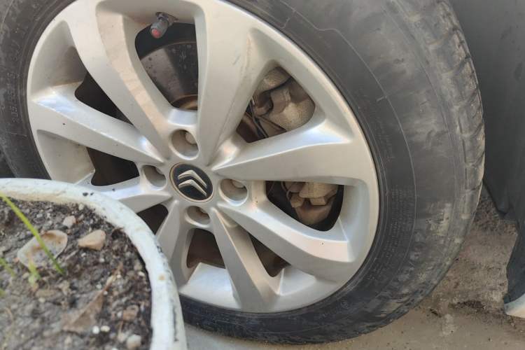 Used Citroen C4 Sega 2016 1.6L Automatic Comfort Model Right Front Wheel Hub