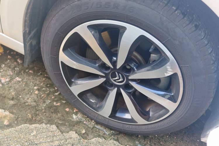 Used Citroen C4 Sega 2016 1.6L Automatic Luxury Model Right Front Wheel Hub