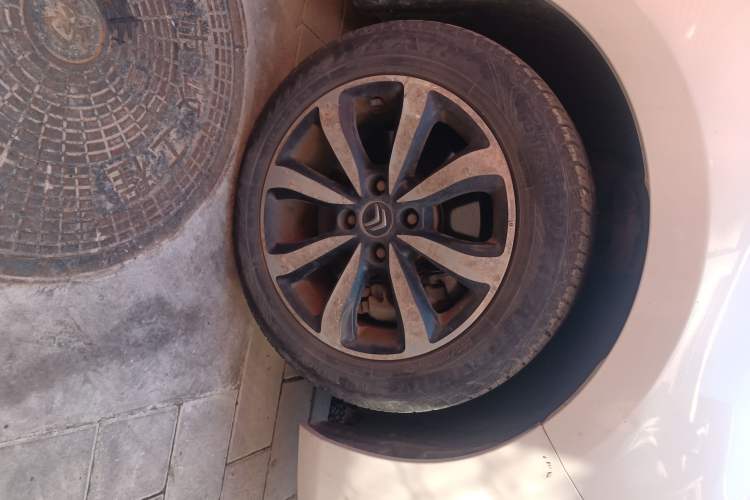 Used Citroen C4 Sega 2016 1.2THP Automatic Luxury Model Right Front Wheel Hub