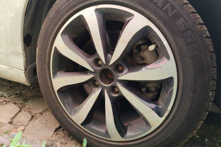 Used Citroen C4 Sega 2016 1.6L Manual Luxury Model Right Front Wheel Hub