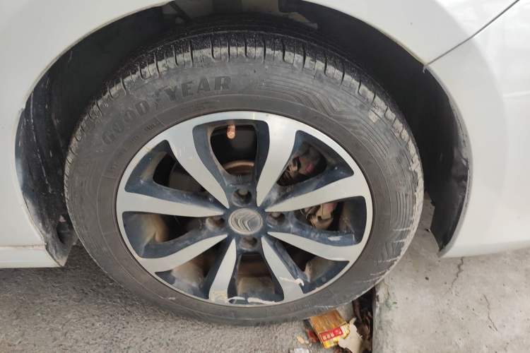 Used Citroen C4 Sega 2016 1.6L Automatic Luxury Model Right Front Wheel Hub