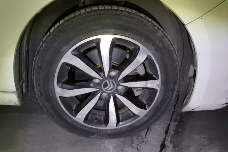 Used Citroen C4 Sega 2016 1.6L Manual Luxury Model Right Front Wheel Hub