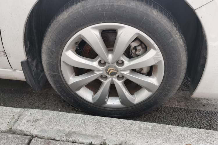 Used Citroen C4 Sega 2016 1.6L Automatic Comfort Model Right Front Wheel Hub