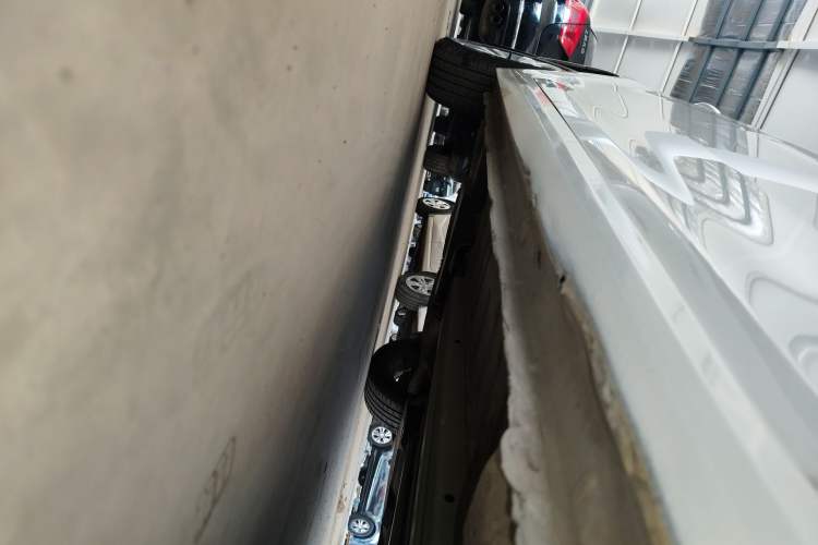 Used Citroen C4 Sega 2016 1.6L Manual Comfort Model Right Side Sill