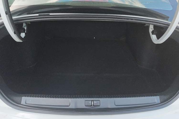 Used Citroen C4 Sega 2016 1.6L Manual Comfort Model Trunk