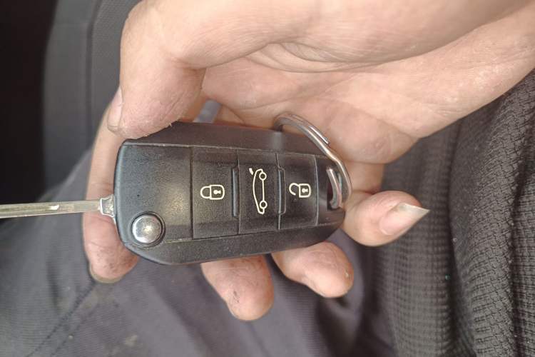 Used Citroen C4 Sega 2016 1.6L Manual Comfort Model Vehicle Key