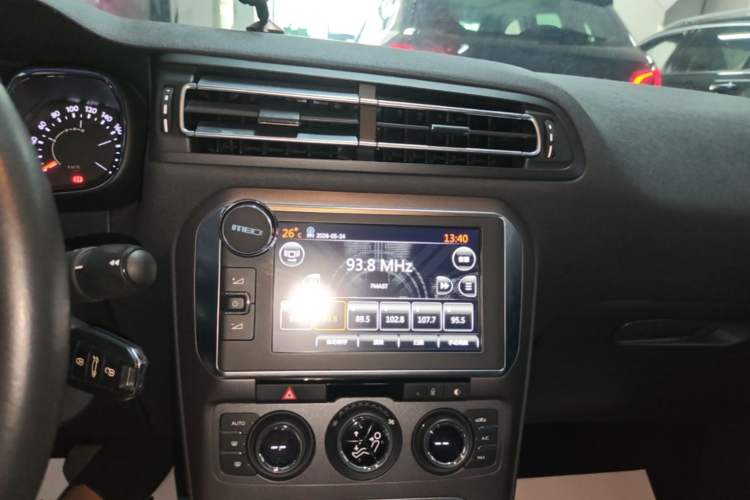 Used Citroen C4 Sega 2016 1.6L Automatic Luxury Model Audio And AC Panel