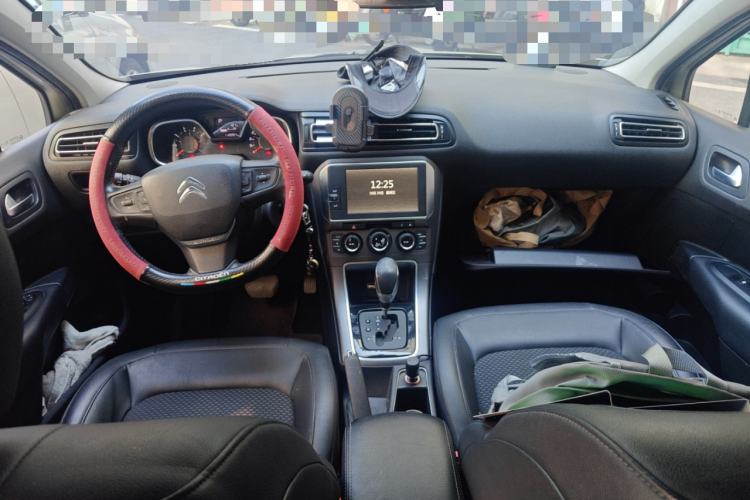 Used Citroen C4 Sega 2016 1.6L Automatic Luxury Model Center Console