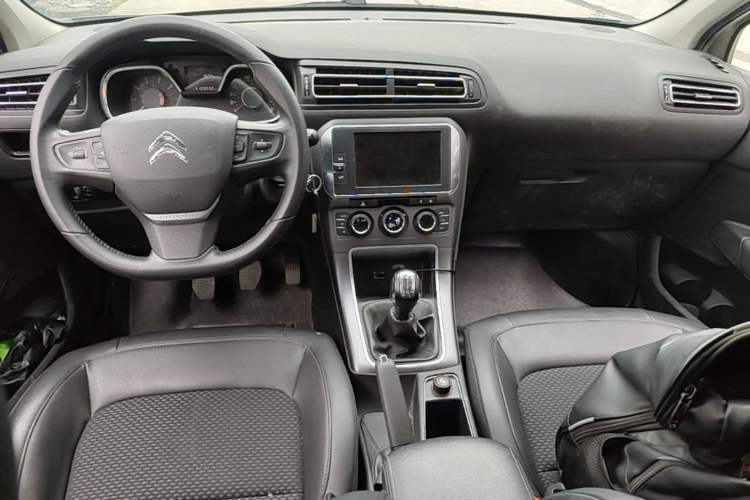 Used Citroen C4 Sega 2016 1.6L Manual Luxury Model Center Console