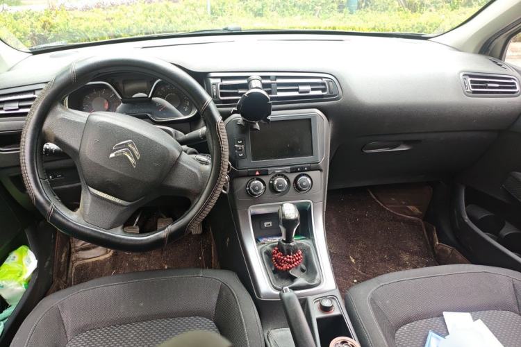 Used Citroen C4 Sega 2016 1.6L Manual Comfort Model Center Console