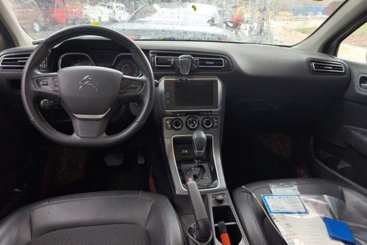 Used Citroen C4 Sega 2016 1.6L Automatic Luxury Model Center Console