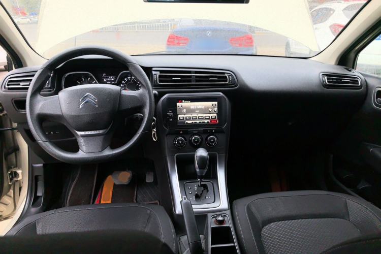 Used Citroen C4 Sega 2016 1.6L Automatic Comfort Model Center Console