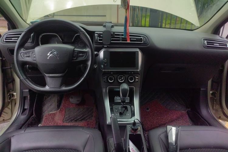 Used Citroen C4 Sega 2016 1.6L Automatic Luxury Model Center Console
