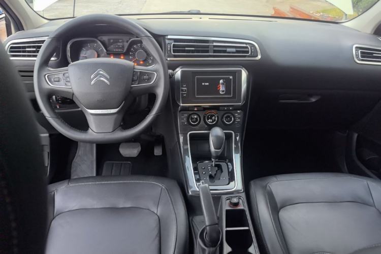 Used Citroen C4 Sega 2016 1.2THP Automatic Flagship Model Center Console