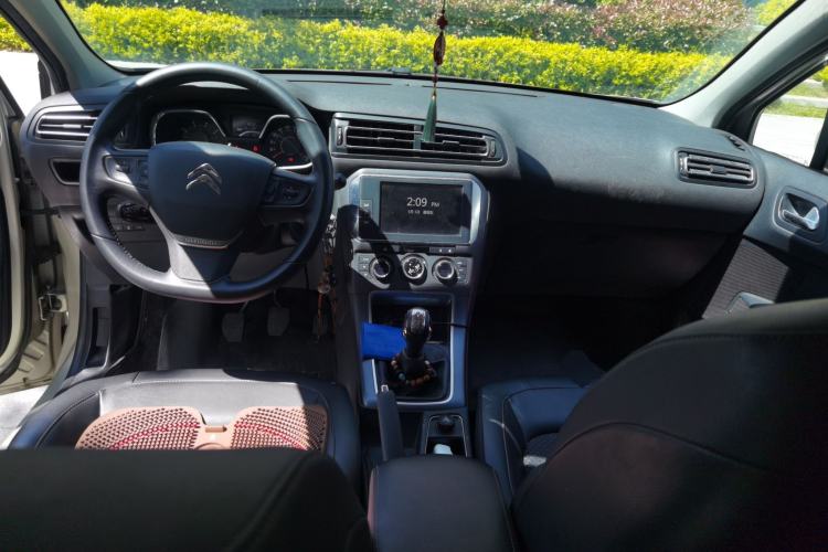 Used Citroen C4 Sega 2016 1.6L Manual Luxury Model Center Console