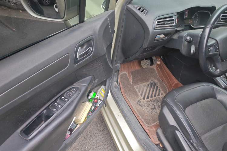 Used Citroen C4 Sega 2016 1.6L Automatic Luxury Model Driver Seat