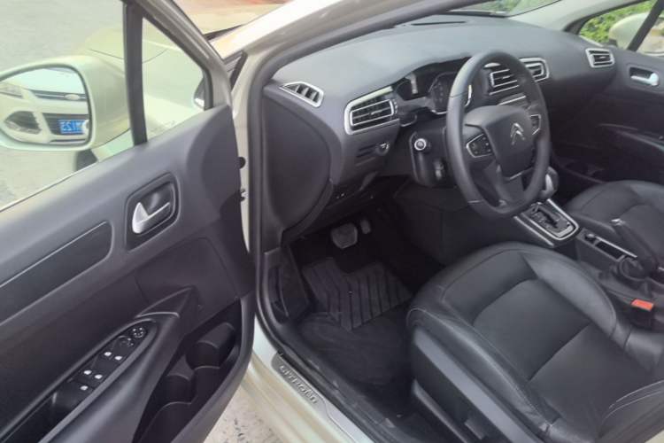 Used Citroen C4 Sega 2016 1.2THP Automatic Flagship Model Driver Seat
