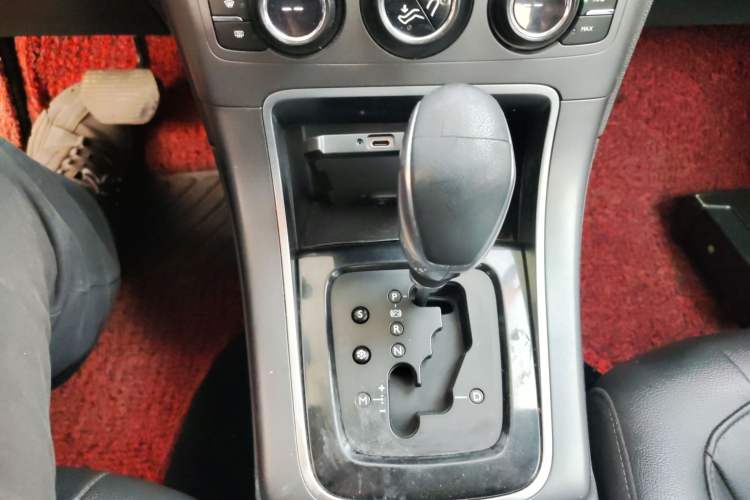 Used Citroen C4 Sega 2016 1.6L Automatic Luxury Model Gear Lever