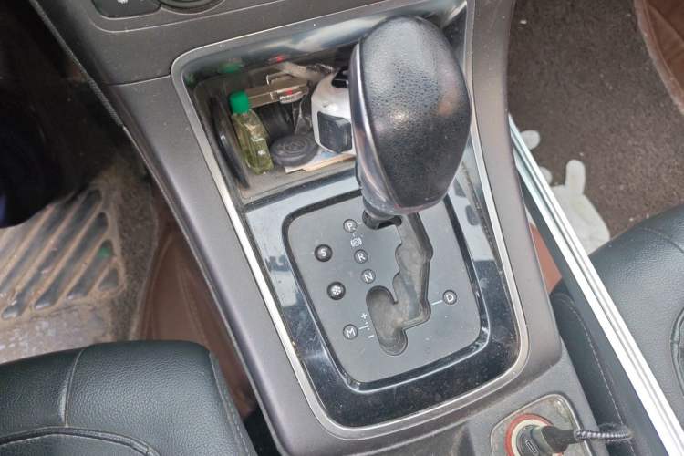 Used Citroen C4 Sega 2016 1.6L Automatic Luxury Model Gear Lever