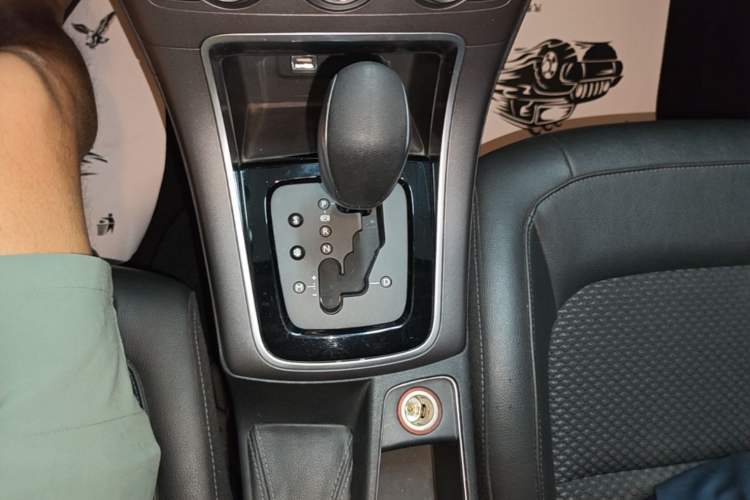 Used Citroen C4 Sega 2016 1.6L Automatic Luxury Model Gear Lever