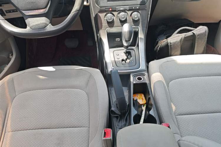 Used Citroen C4 Sega 2016 1.6L Automatic Comfort Model Gear Lever