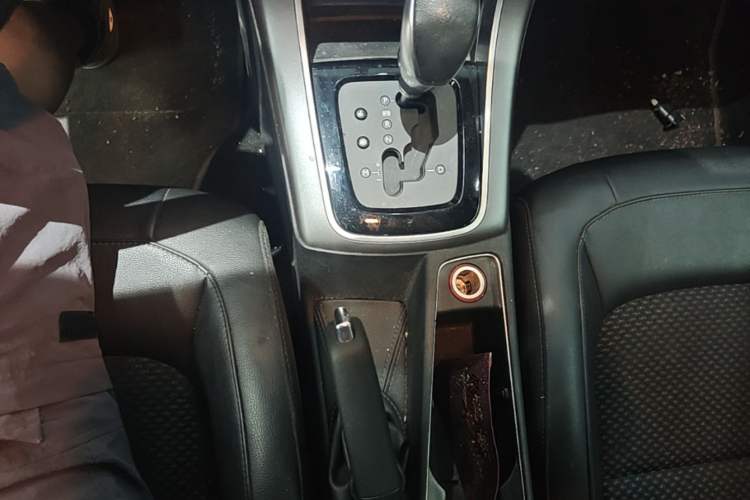 Used Citroen C4 Sega 2016 1.6L Automatic Luxury Model Gear Lever