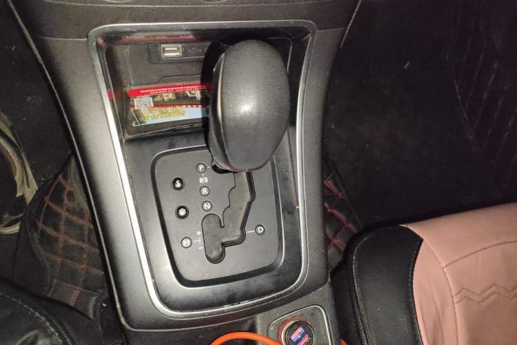 Used Citroen C4 Sega 2016 1.6L Automatic Comfort Model Gear Lever