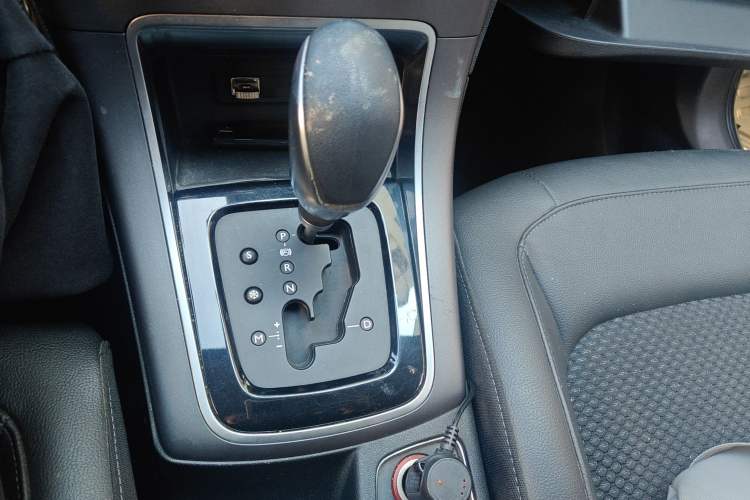 Used Citroen C4 Sega 2016 1.6L Automatic Luxury Model Gear Lever