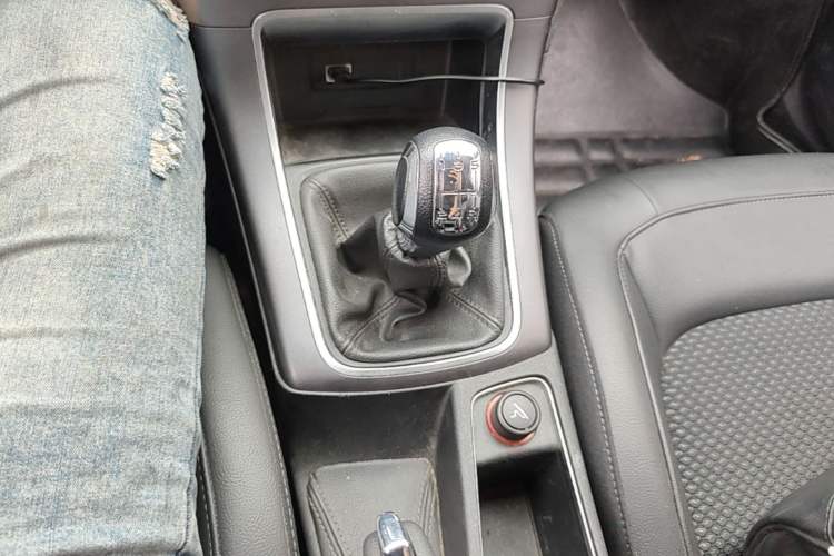 Used Citroen C4 Sega 2016 1.6L Manual Luxury Model Gear Lever