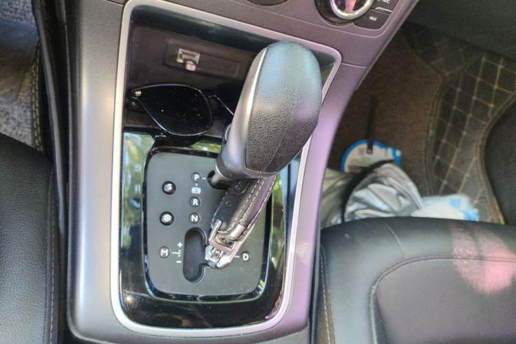 Used Citroen C4 Sega 2016 1.6L Automatic Luxury Model Gear Lever