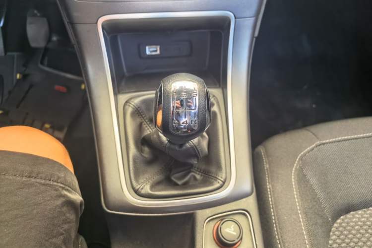 Used Citroen C4 Sega 2016 1.6L Manual Comfort Model Gear Lever