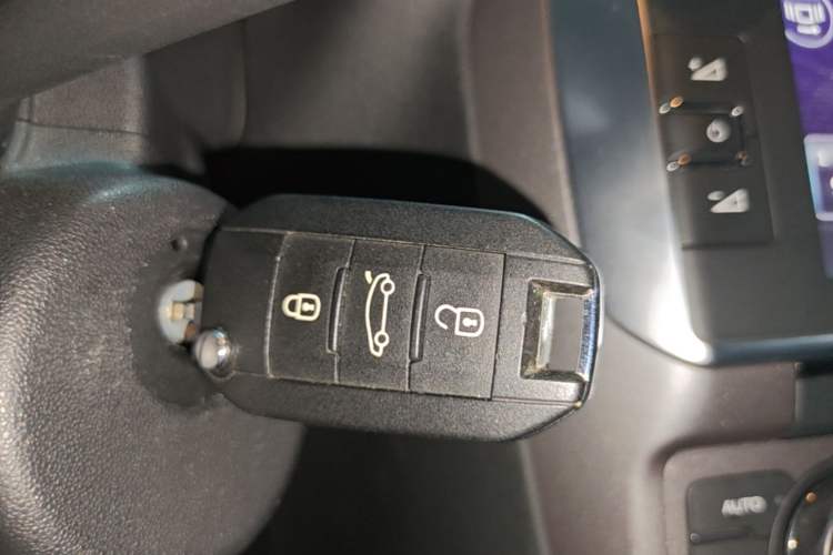 Used Citroen C4 Sega 2016 1.6L Automatic Luxury Model Interior 1