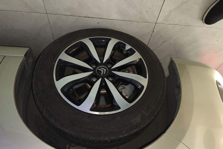 Used Citroen C4 Sega 2016 1.6L Automatic Luxury Model Left Front Wheel Hub