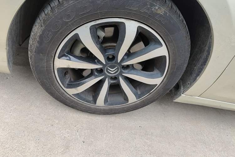 Used Citroen C4 Sega 2016 1.6L Manual Luxury Model Left Front Wheel Hub