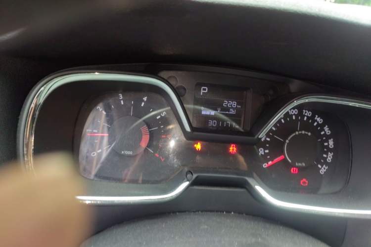 Used Citroen C4 Sega 2016 1.6L Automatic Luxury Model Odometer Close Up