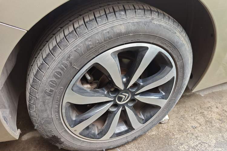 Used Citroen C4 Sega 2016 1.6L Automatic Luxury Model Right Front Wheel Hub