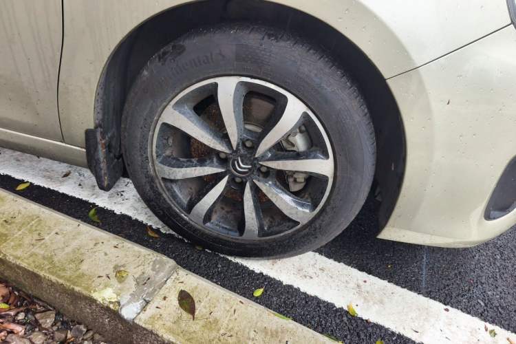 Used Citroen C4 Sega 2016 1.6L Automatic Luxury Model Right Front Wheel Hub