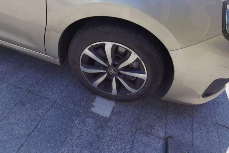 Used Citroen C4 Sega 2016 1.6L Manual Luxury Model Right Front Wheel Hub