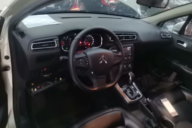 Used Citroen C4 Sega 2018 1.6L Automatic Luxury Model Center Console