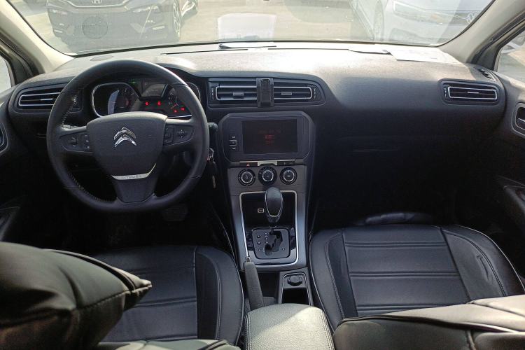 Used Citroen C4 Sega 2018 1.6L Automatic Luxury Model Center Console